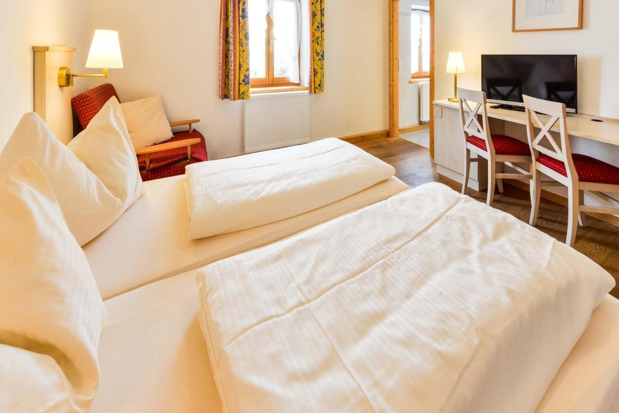 Landhotel Und Gasthof Kirchberger Wildsteig Room photo